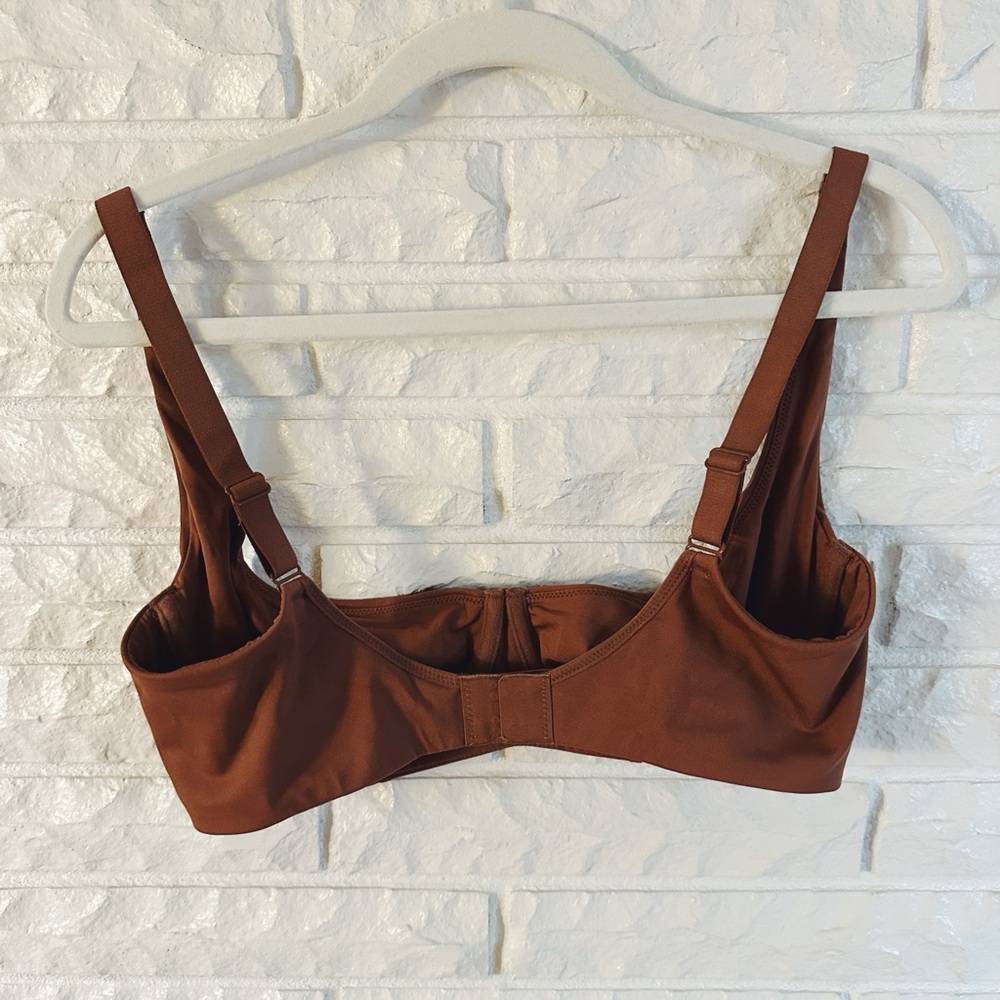 Smooth Underwire Scoop Bra in Brown - Picture 6 of 6